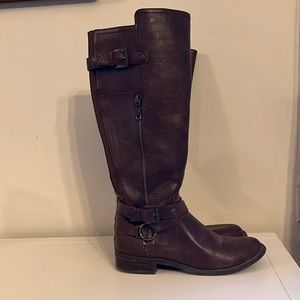 Women’s size 8 Guess Boots
